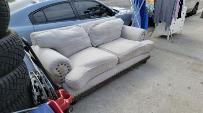 Gray Fabric Loveseat/cillones