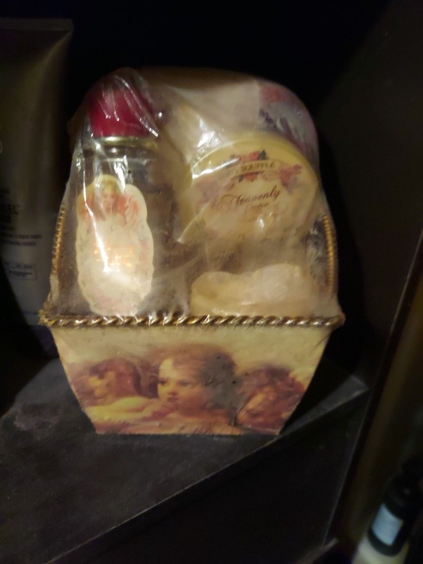 Toiletries Gift Set