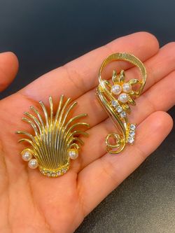 Pearl Brooch Pin 