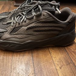Yeezy 700v2 “geode” Sz12