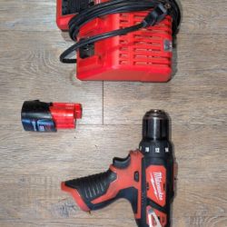 Milwaukee M12 Drill With Battery And Charger