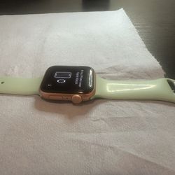 Apple Watch Series 5 GPS Aluminum 44mm   (5TH GEN) Rose Gold..