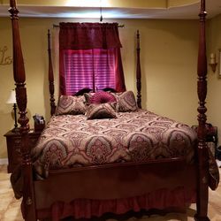 Four Post Queen Bedroom Set $950