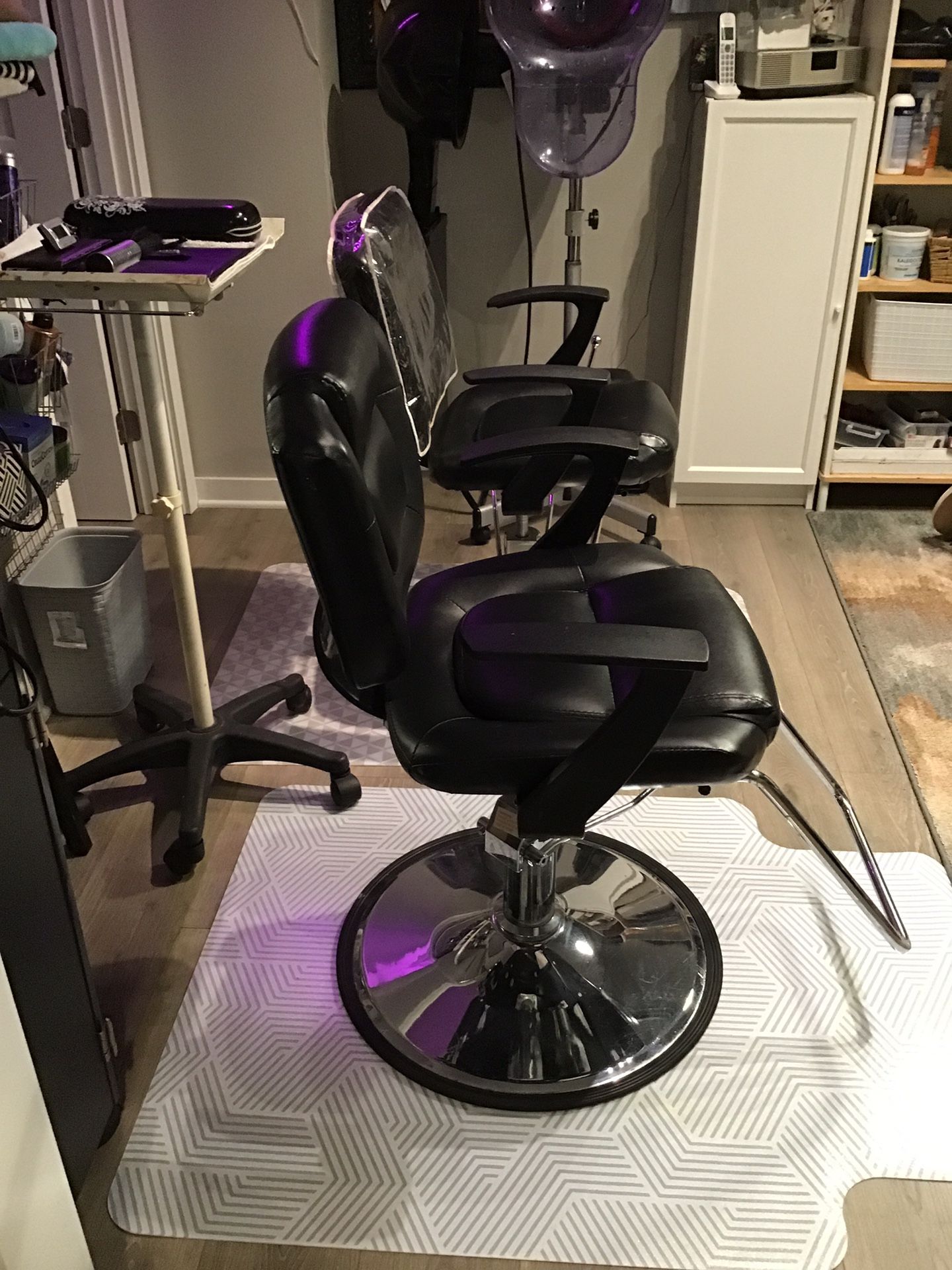 All Purpose Styling And Shampooing Chair And Wood Roller Station