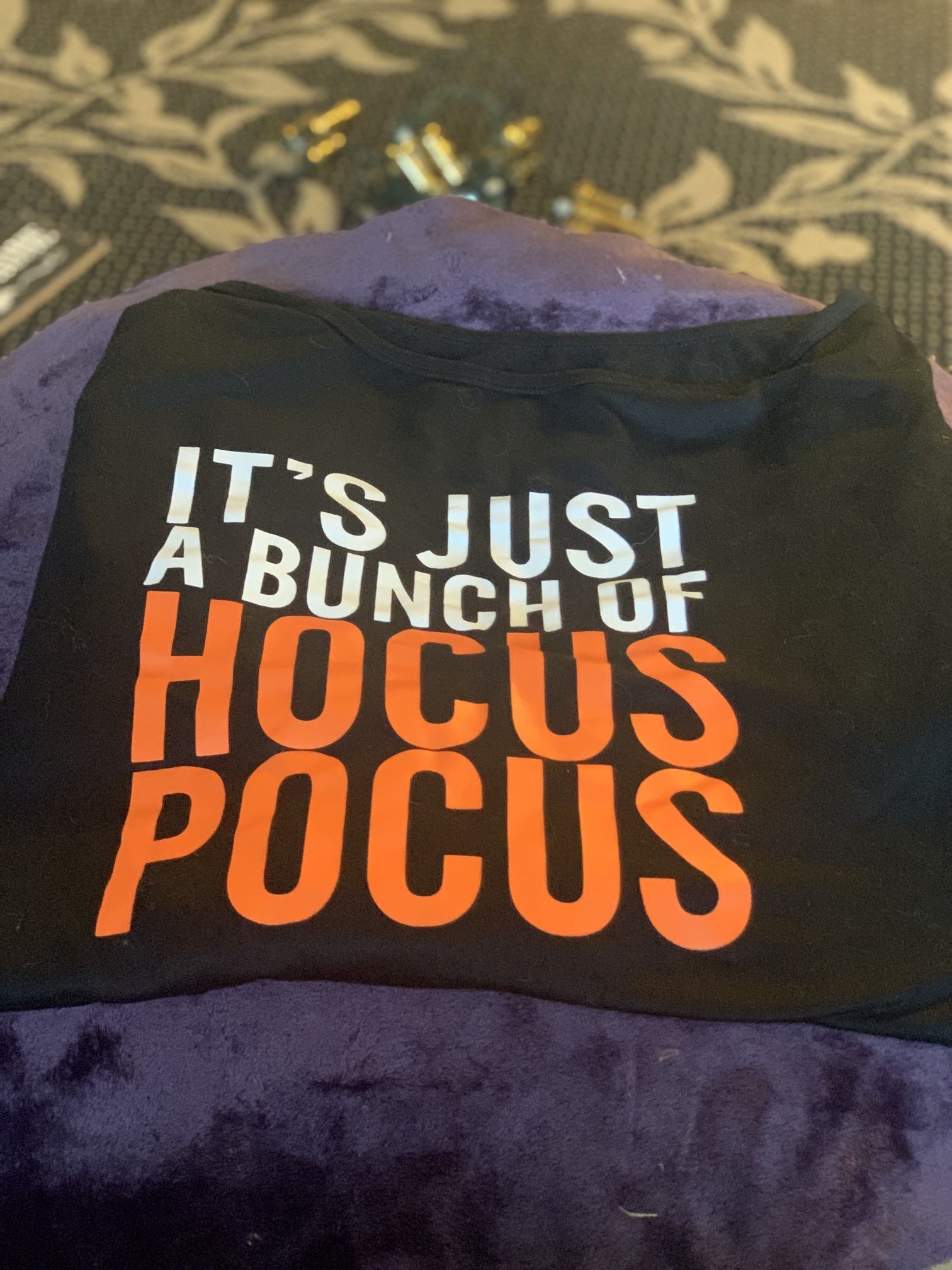 Sweatshirt -med Black Hucus Pocus $10