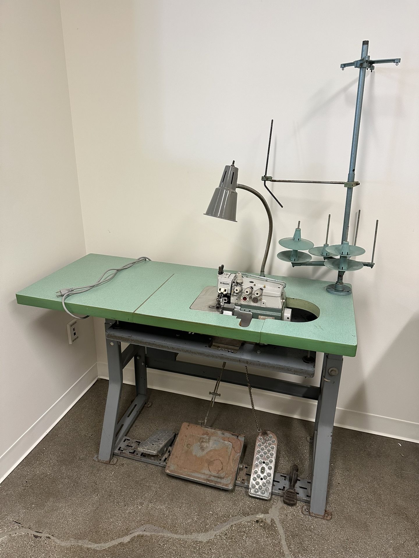 Industrial Sewing Machine - Pegasus Overlock Serger