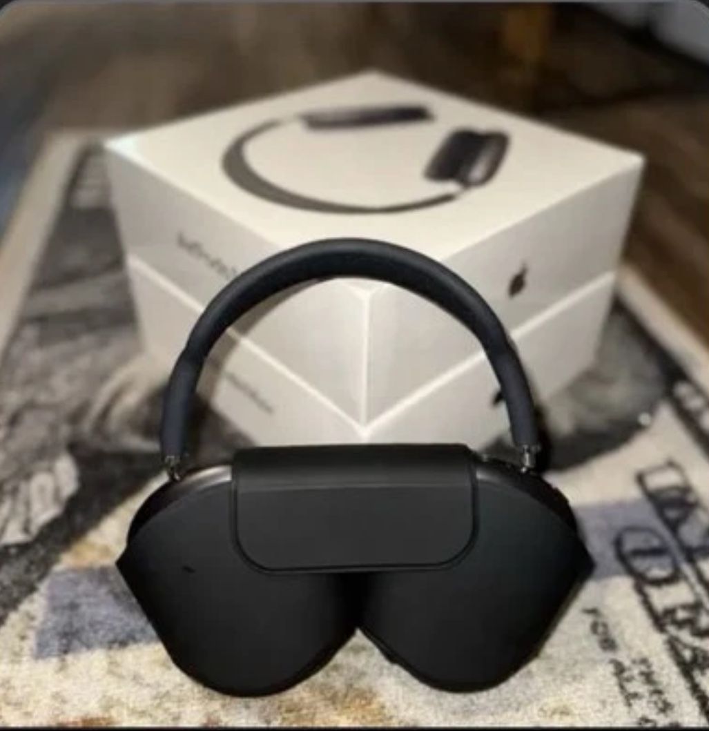 AirPod Maxes 