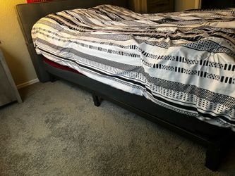 Low platform frame and mattress