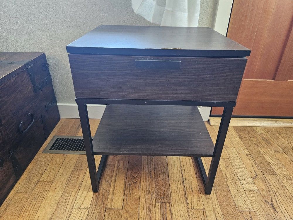 End Table/Bedside Table