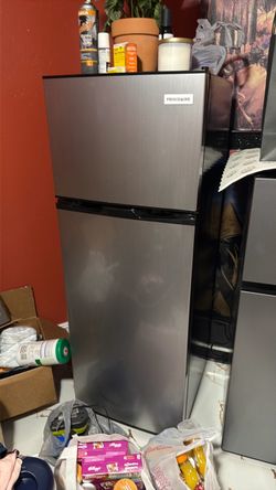 Los dos refrigeradores por 230