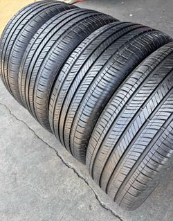 235 45 18 HANKOOK I'm selling this set of tires with 80% life left on all 4