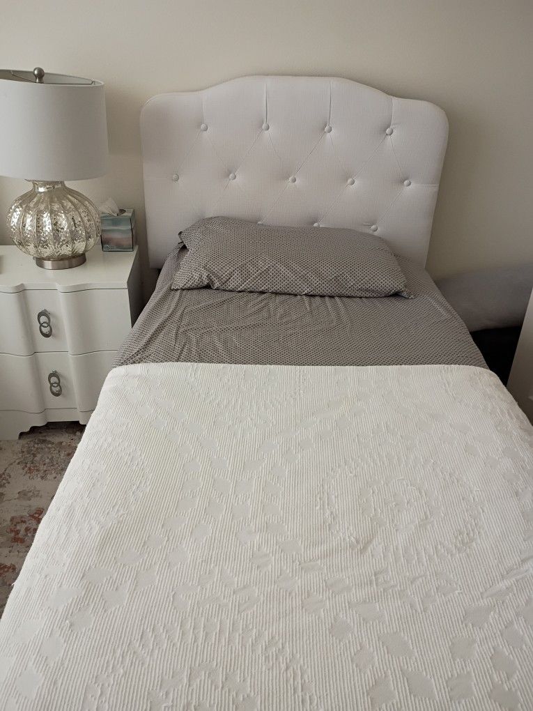 2 White Twin Beds with Mattress And Box