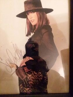 Salma hayek AND Angelina Jolie autograph SIZE 9x11