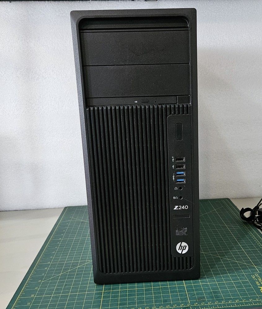 HP z240 WORKSTATION PC. I7 32gb 1tb Ssd. Windows 11
