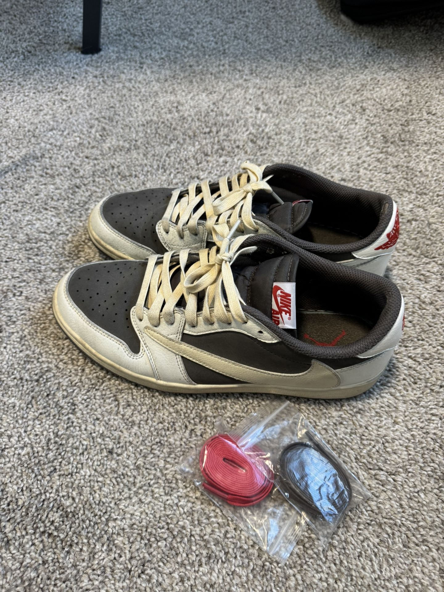 Jordan 1 Retro Low - Travis Scott Reverse Mocha 11