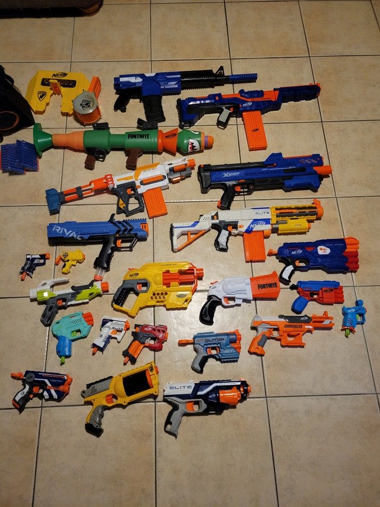 Nerf guns lot