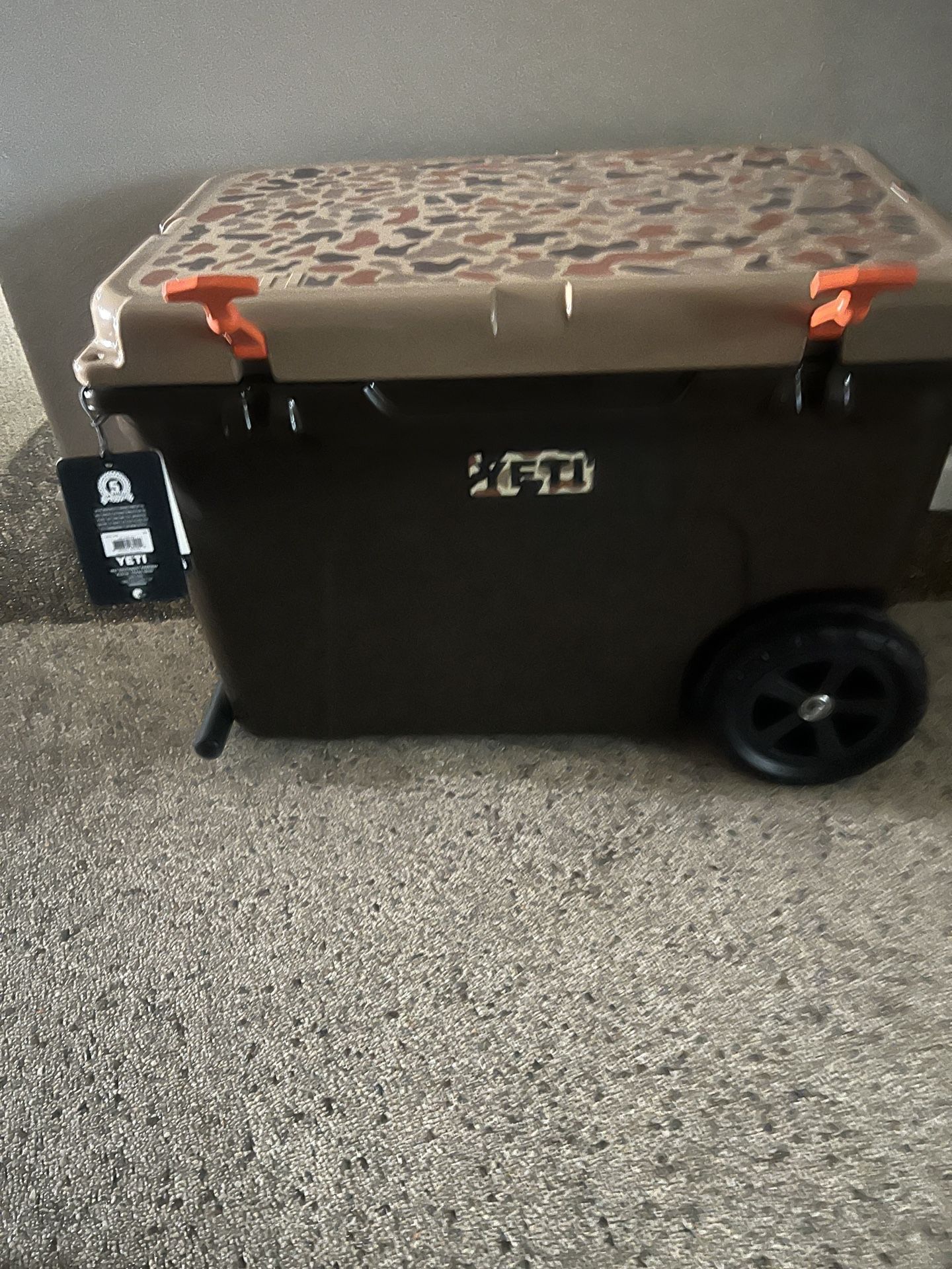 New 82 Can Yeti Tundra