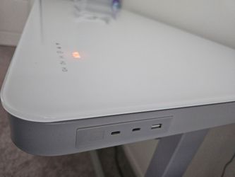 Tresanti Geller 47” Electric Sit/Stand Desk – Like New – White Glass Top