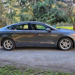2018 Ford Fusion Hybrid Sedan SE