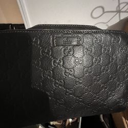 AUTHENTIC GUCCI HAND BAG PURSE GG CANVAS LEATHER 113009 for Sale in Boca  Raton, FL - OfferUp