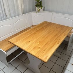 Nook Dining table