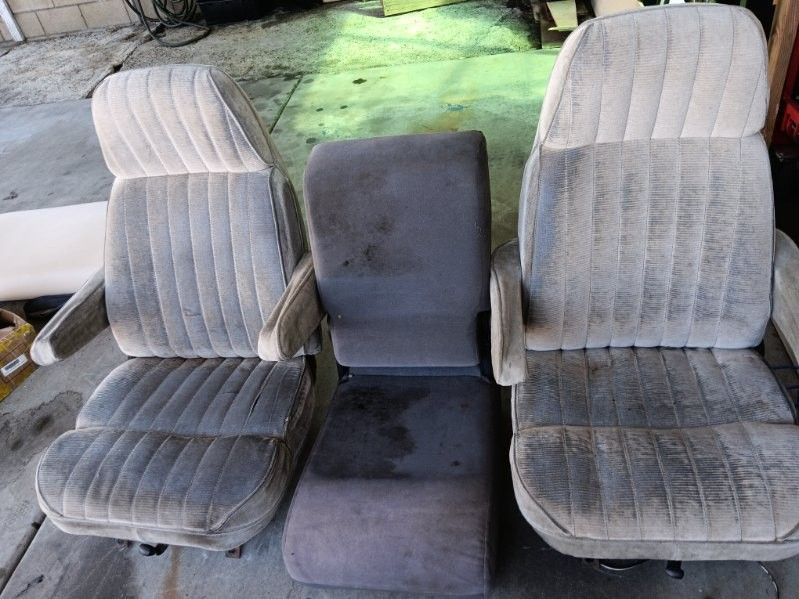 2 Front Chevrolet Chevy Seats 💺 $ 350