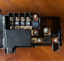 Used Battery Distribution Engine Compartment Fuse Block #(contact info removed)9 -