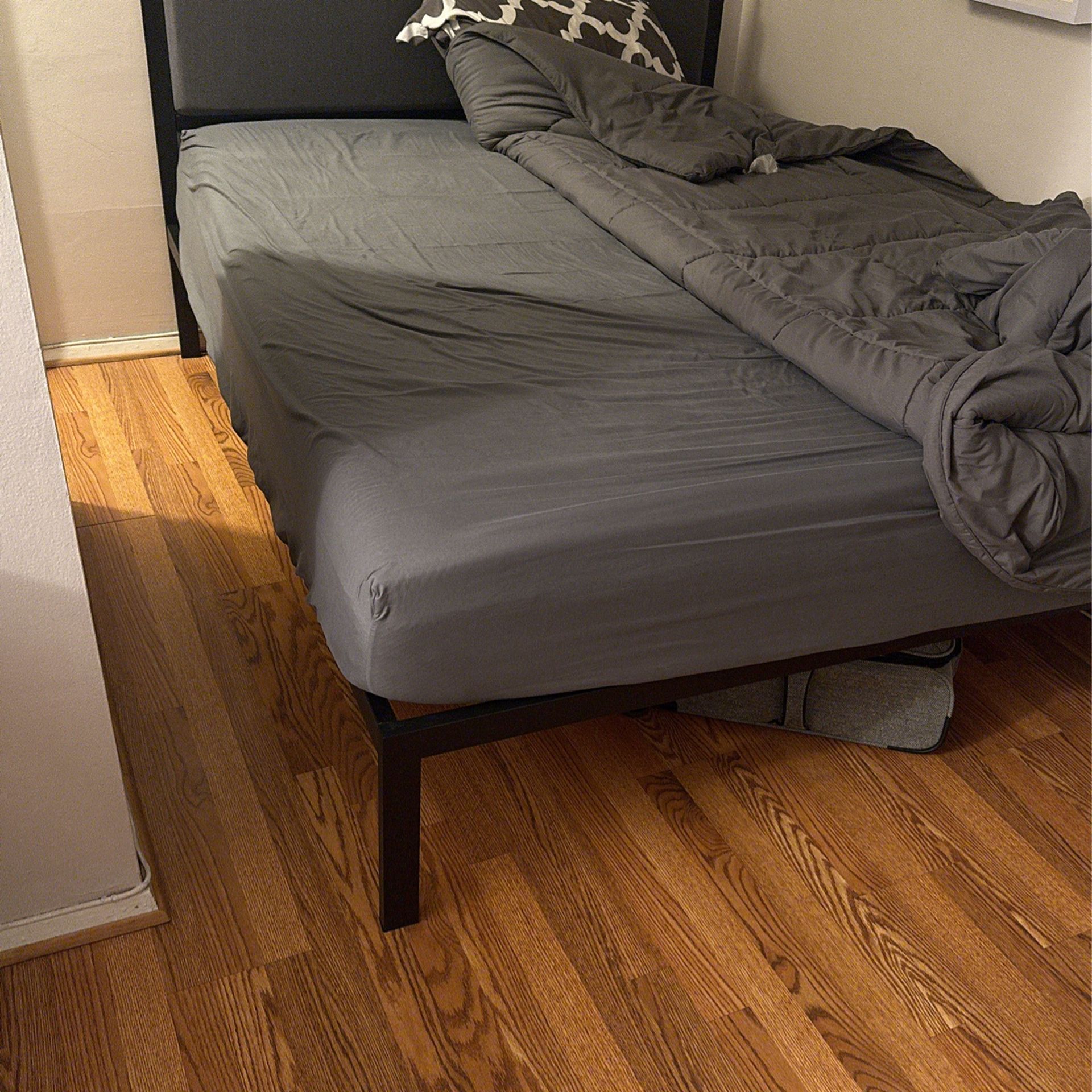 Queen Size Platform Bed 