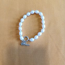 8 inch Pearl Mom Bracelet with Sterling Silver Claps.