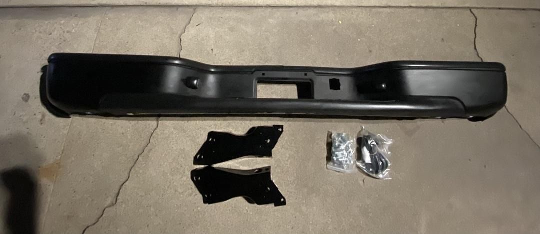 LA Zona Auto Parts 1999 to 2006 Chevrolet Silverado GMC Sierra Rear Step Bumper Assembly Defensa Tracera negro