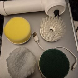 Spin Brush, Like new, USB Rechargeable ( No batteries needed)