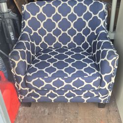 Nearly new accent  chair excellent condition