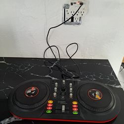 ION DJ turn tables