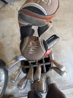 Very nice used set of ping golf clubs