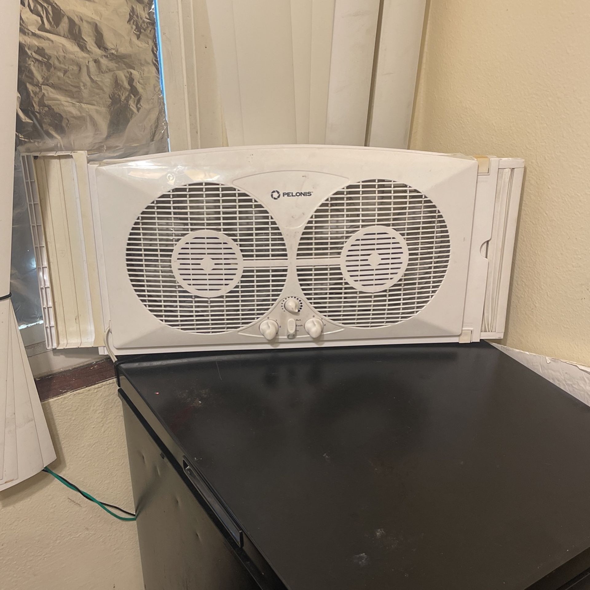 Pelonis Window Fan
