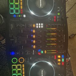 Pioneer DDJ FLX 10 DJ Board W/ 2 Headphones 