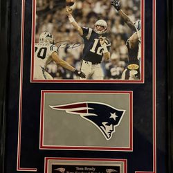 Autographed Tom Brady Picture With Certificate Of Authenticity 8x10 Picture 
