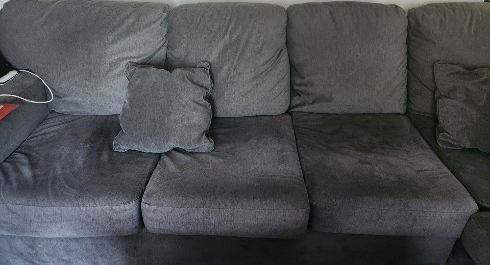 L SHAPED COUCH