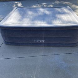 Inflatable Air Mattress Queen Size  22 Inch Height Built In Pump 