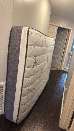 Queen pillow top mattress
