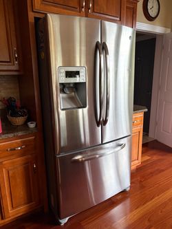 GE French Door REFRIGERATOR (bottom freezer)  25.9 Cu.Ft. Good condition
