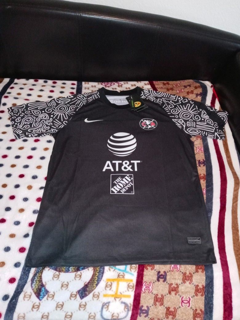 Brand new Nike Soccer jersey size large$60
