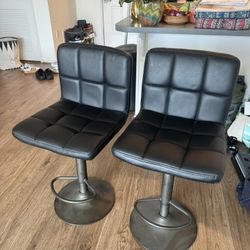 Aunekiv Bar Stool