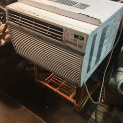 LG Air Conditioner 12,000 BTU