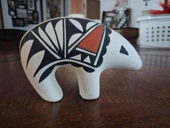 Native American Acoma Pueblo pottery bear figurine. 