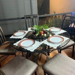 Round Metal Frame Dining table 