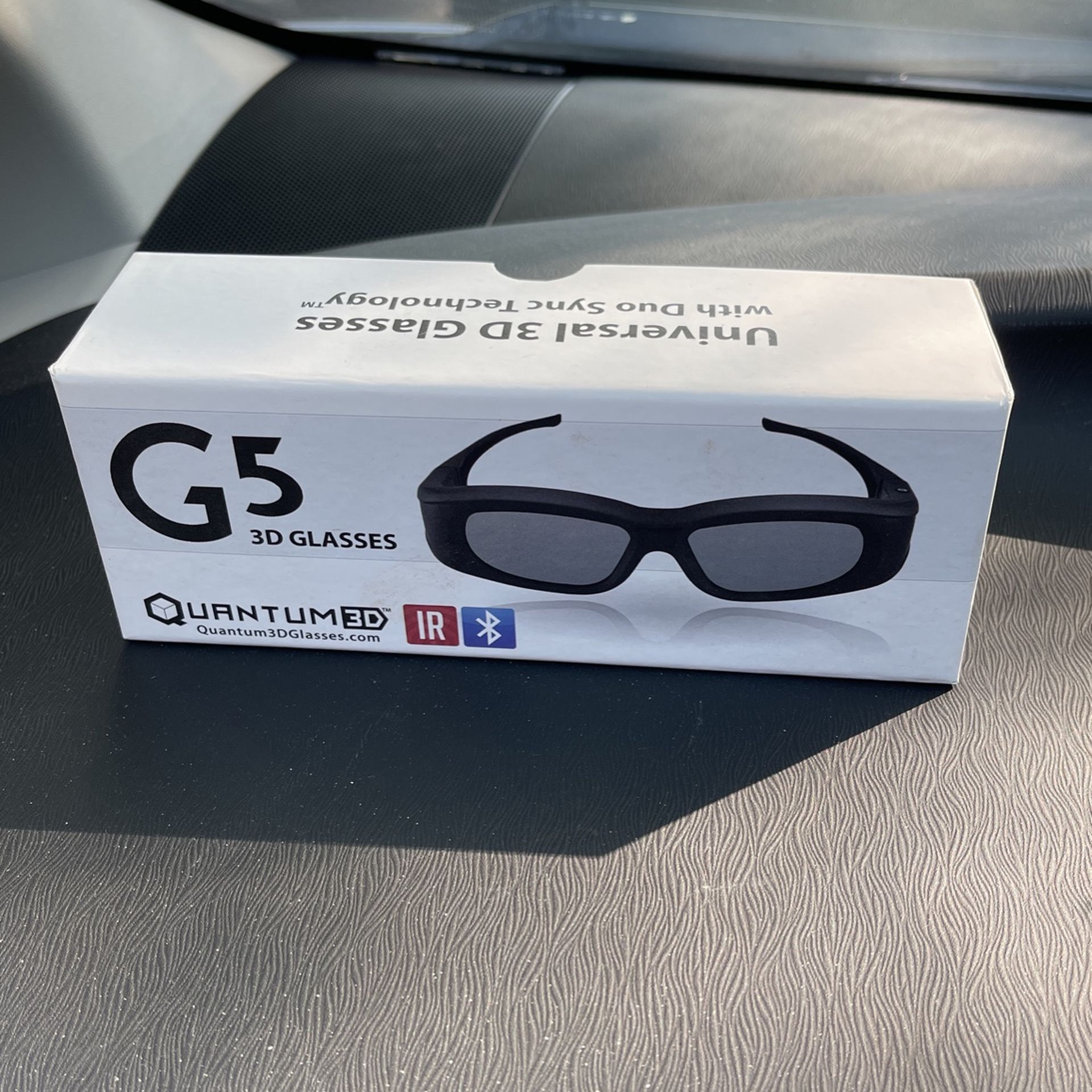 Quantum Univ 3D G5 IR and Bluetooth Glasses w/ charger, Glasses Case,