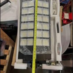 BRAND  NEW  BIG 7000 WATTS  WITH GLASS  LENSE  LED   Solar Street Light Outdoor waterproof for commercial or home 