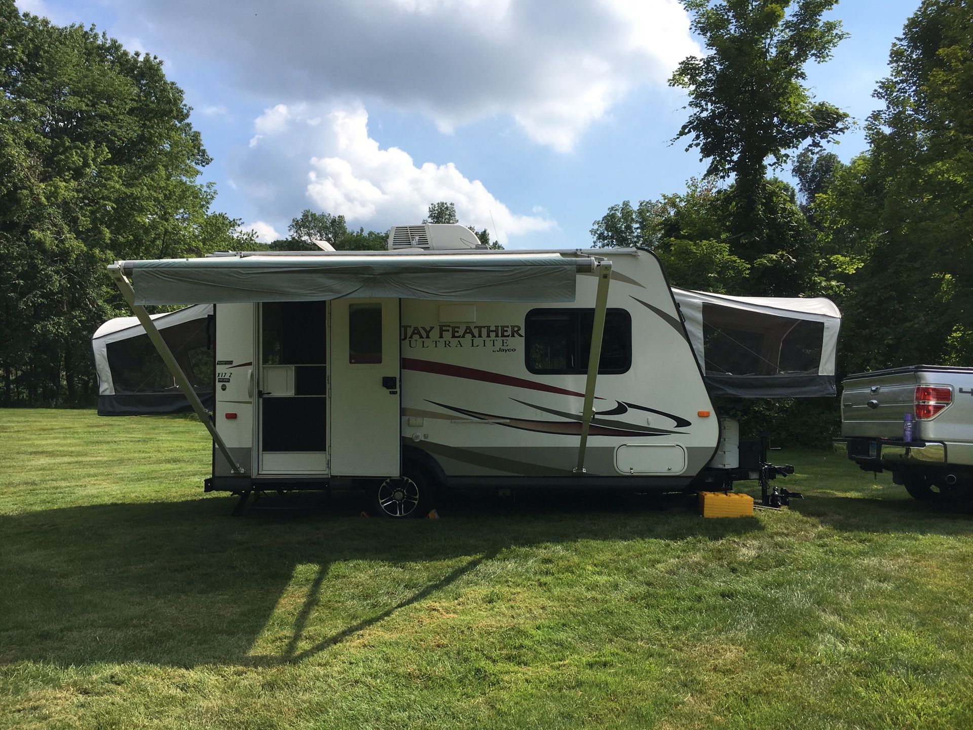 2014 Jayco Jay Feather Ultra Lite x17z Hybrid Camper