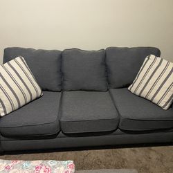 Like new Sofa With Matching Pillows 